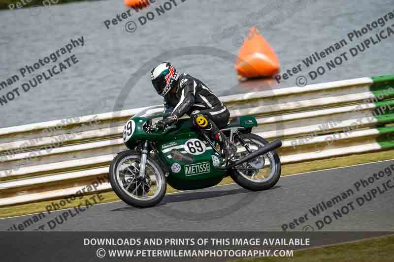 Vintage motorcycle club;eventdigitalimages;mallory park;mallory park trackday photographs;no limits trackdays;peter wileman photography;trackday digital images;trackday photos;vmcc festival 1000 bikes photographs